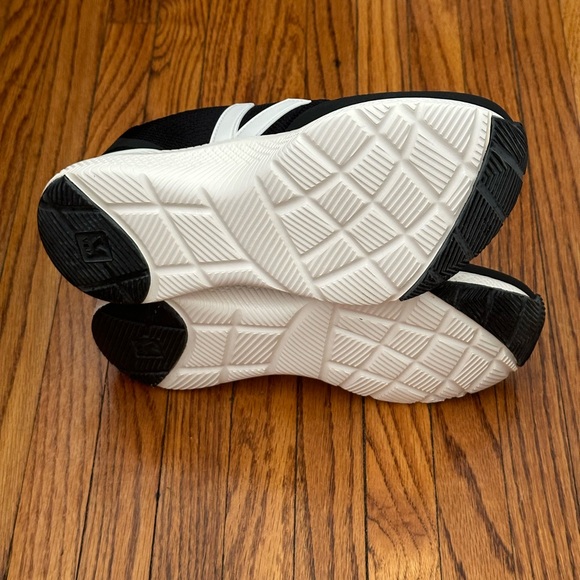 NWOB VEJA IMPALA BLACK CREAM - sz 6 (fits like 5.5-6) - Picture 5 of 7